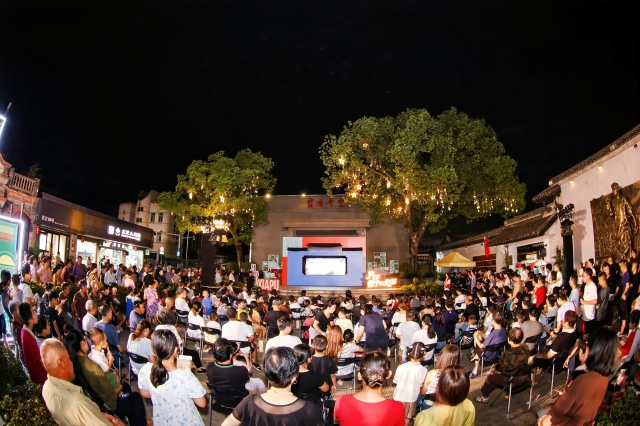 文化演出+文明市集+沉浸式体验，“在党章守护地过中秋”成了新民俗