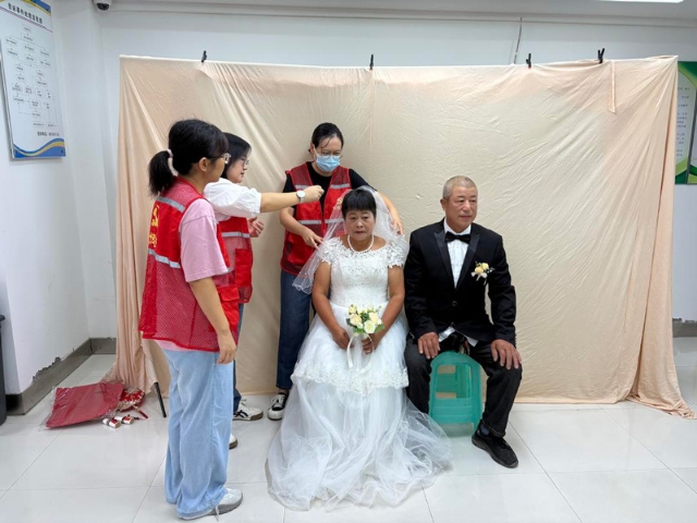 宁波北仑“记录金婚”公益活动见证岁月深情